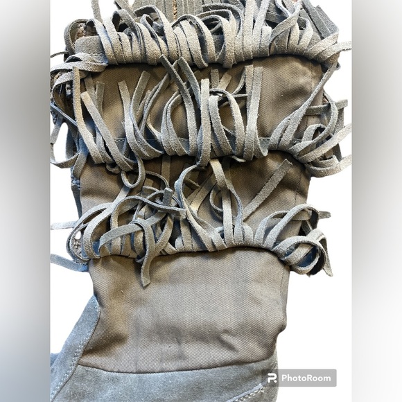 Suede fringe moccasin-style boots in great condition - Picture 9 of 14